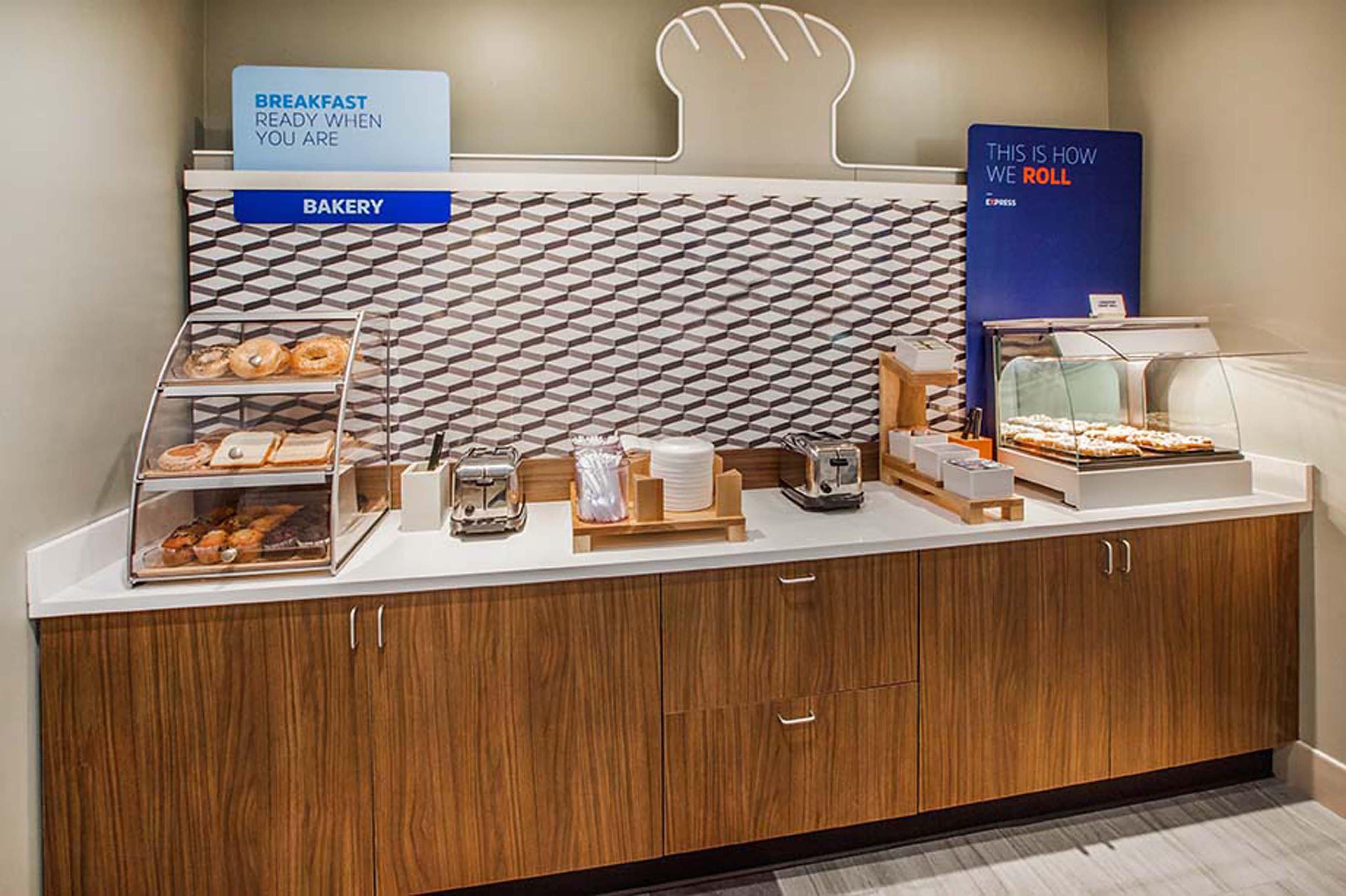Holiday Inn Express Lebanon By Ihg Bagian luar foto